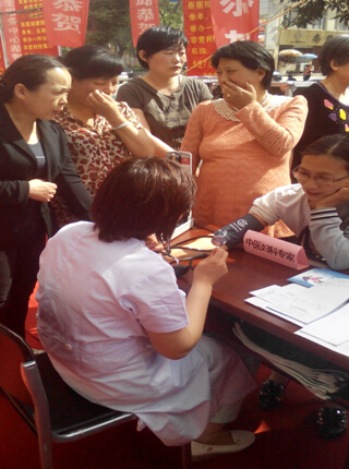 關(guān)愛百姓，服務(wù)群眾，大型專家團隊服務(wù)活動